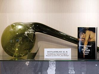 Ausstellungsstück Destillierblase Glasmuseum Steina