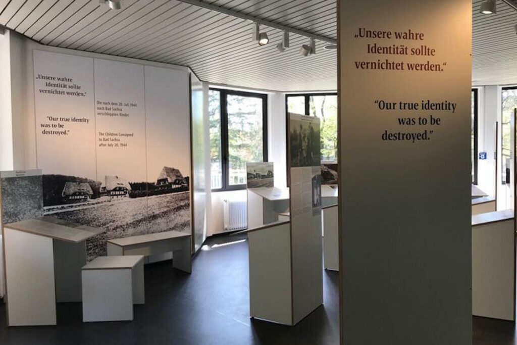 Innenaufnahme der Dauerausstellung von den Kindern des 20. Juli 1944
